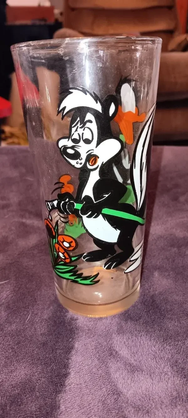 Pepsi Collector Glass 1976 Warner Bros Pepe Le Pew Daffy Duck Drinking Water